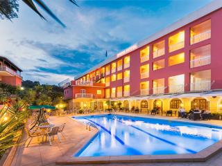 Oasis Hotel