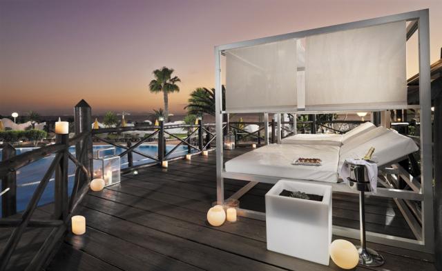 Coco Loco terrace.jpg