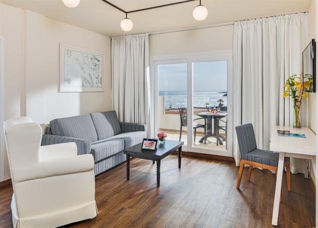 Suite sea view2.jpg