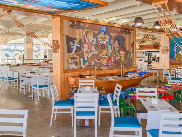 Famara buffet restaurant4.jpg