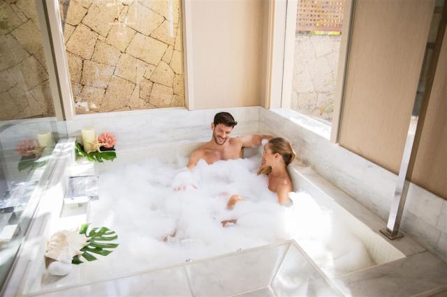 villa-mimosas-bathtub.jpg