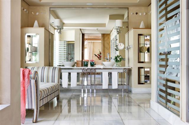 villa-mimosas-main-bathroom.jpg