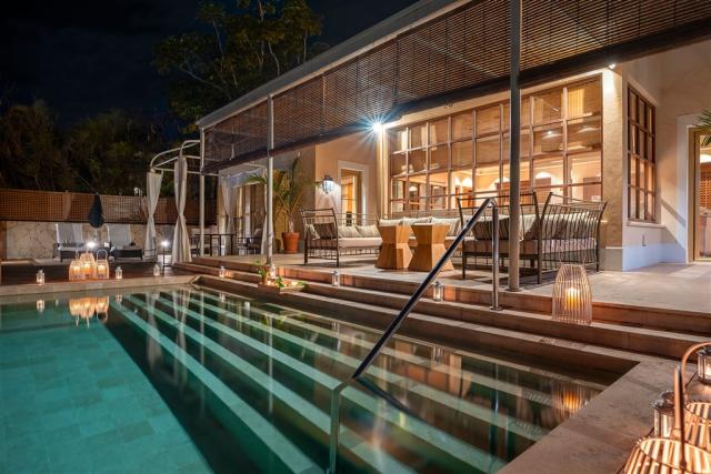 villa-mimosas-terrace-by-night.jpg