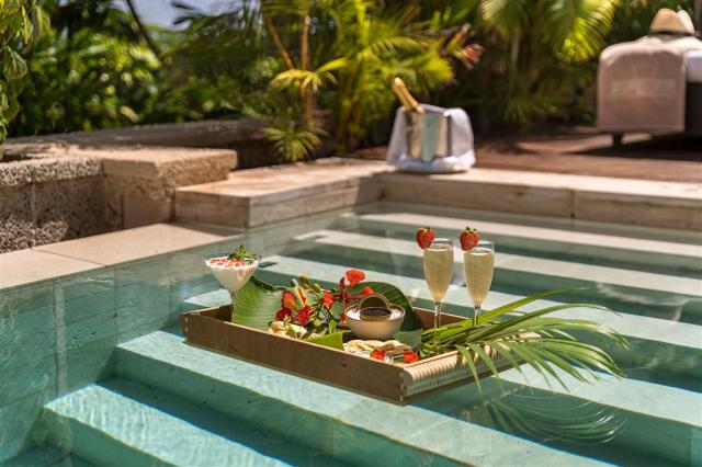 las-villas-floating-brunch.jpg