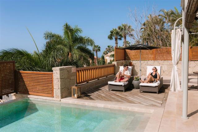 villa-palmeras-pool-and-solarium.jpg