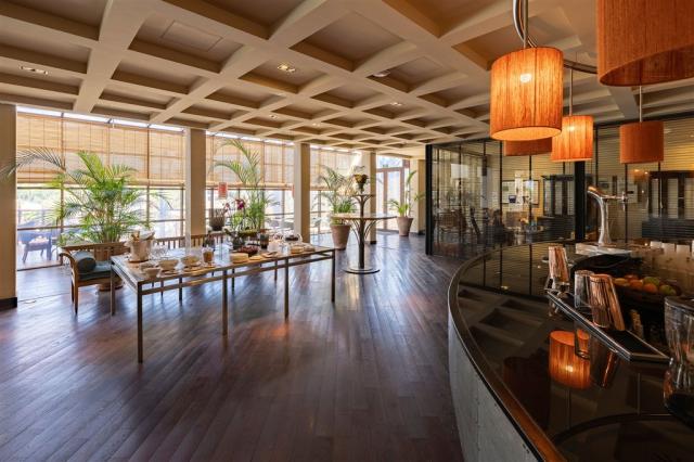las-villas-lounge.jpg