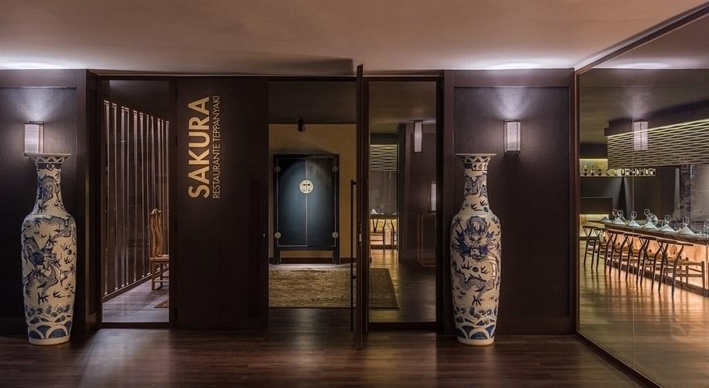 Sakura Teppanyaki restaurant1.jpg