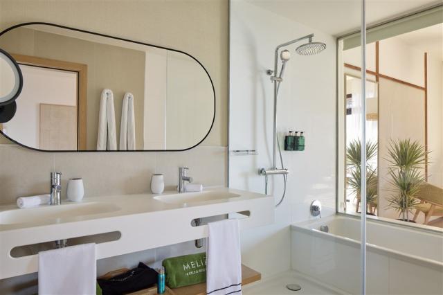 119MeliaJardinesDelTeide-The Level Junior Suite bathroom.jpg