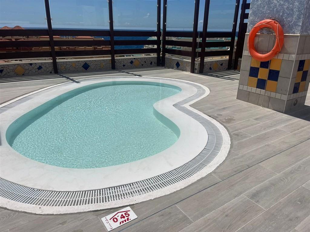 HCCC Pool water deph mark Pool2.jpg