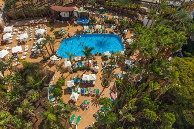 HOLIDAYS POOL_VISTA CENITAL (1).jpg
