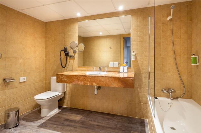 11SolLanzarote-SolBathroom.jpg