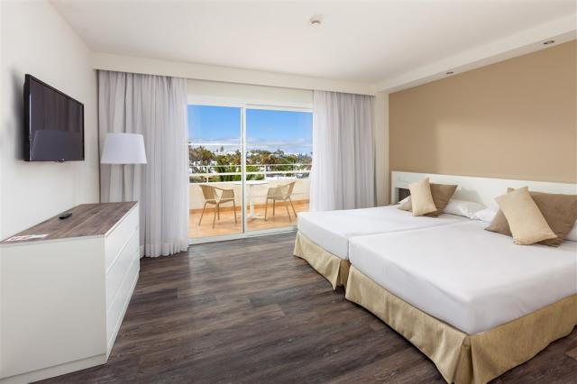 15aSolLanzarote-SuperiorRoom.jpg