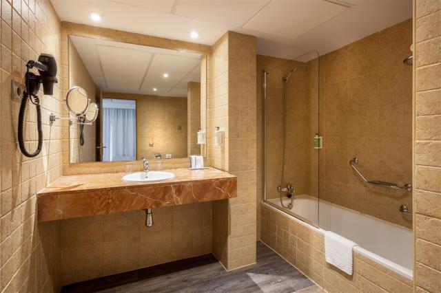 16cSolLanzarote-SuiteRoom.jpg