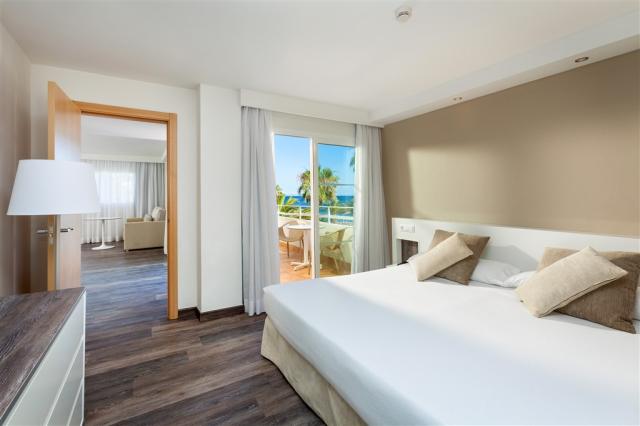17aSolLanzarote-SuiteRoomSeaView.jpg
