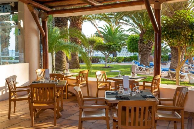 21aSolLanzarote-RestaurantTerrace.jpg