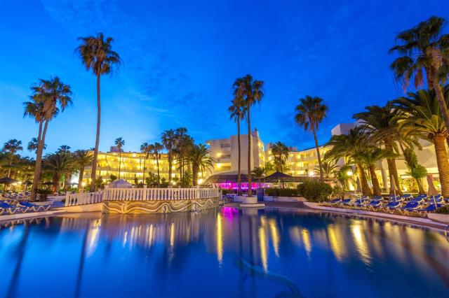 03SolLanzarote-PoolNight.jpg