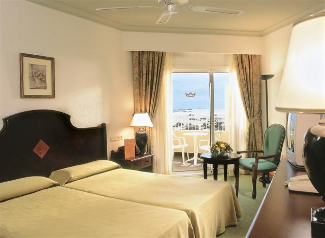 OBR_04_040 - Double room Main building.jpg