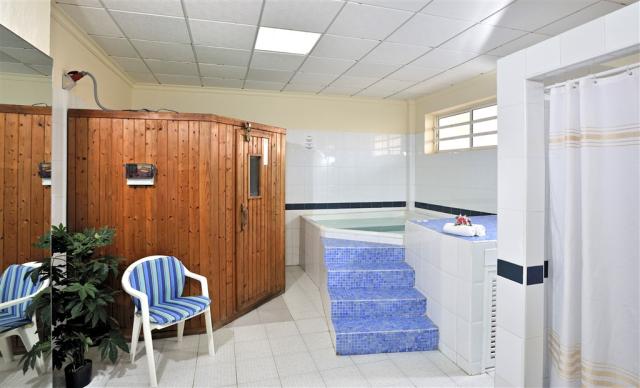 globales-costa-tropical-jacuzzi.jpg