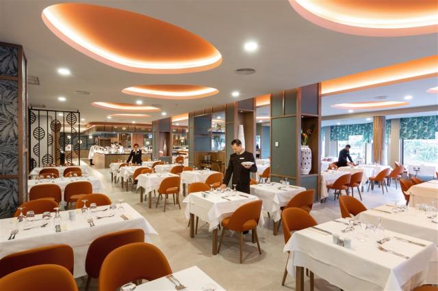 XJA_20_031 - Main restaurant.jpg