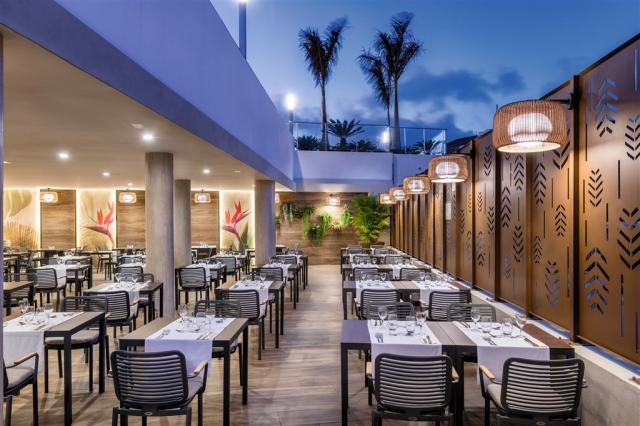 XJA_20_033 - Main restaurant_terrace.jpg