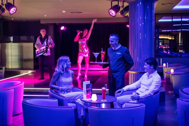 XJA_20_029 - Lounge bar.jpg