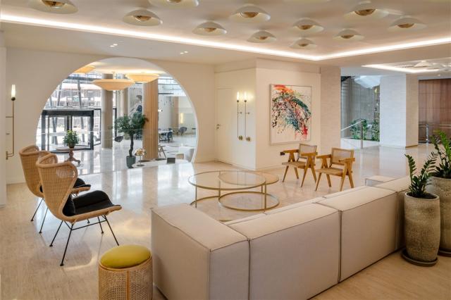 Recepcion-lobby-Arrecife-Gran-Hotel (8).jpg