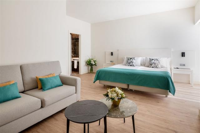 Arrecife-Gran-Hotel-habitacion-Avenida-vista-ciudad_1.jpg