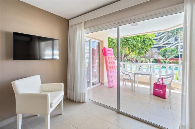 apartman superior pool view1.jpg