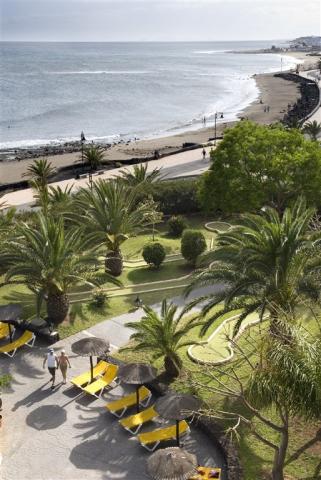 ACE - BEATRIZ PLAYA & SPA - Minigolf + beach promenade.jpg