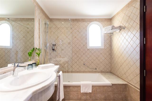 Bathroom10.jpg