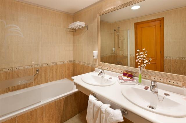 FANABE-COSTA-SUR-Double-Room-2-11.jpg