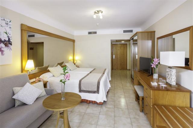 FANABE-COSTA-SUR-Accessible-Room-3-1.jpg