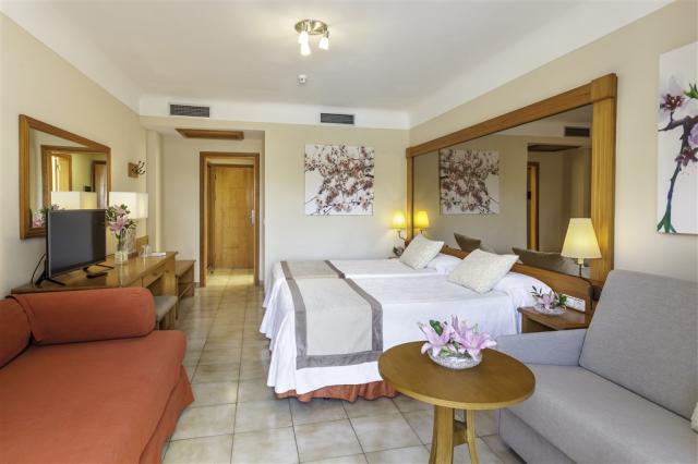 FANABE-COSTA-SUR-Family-Room-1-1.jpg