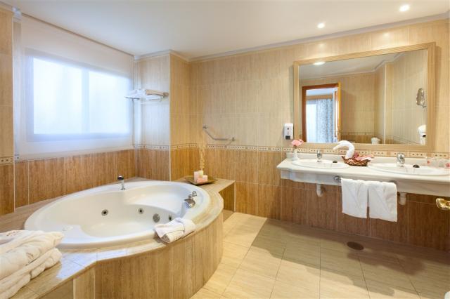 FANABE-COSTA-SUR-Suite-Junior-3-1.jpg