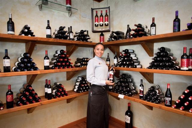 FAĂ‘ABE-COSTA-Sur-Wine-Cellar-in-the-Restaurant.jpg