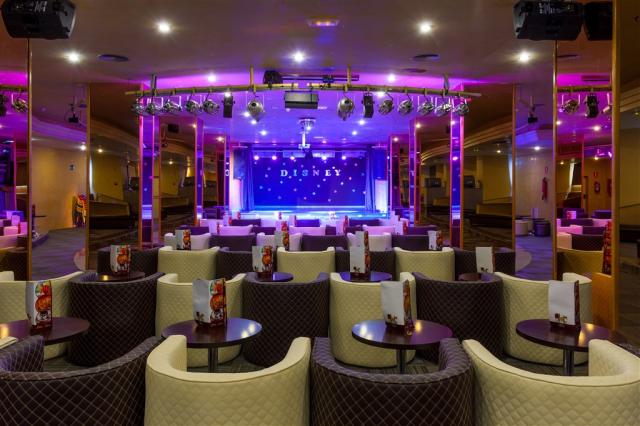 FAĂ‘ABE-COSTA-Sur-Discotheque-2.jpg