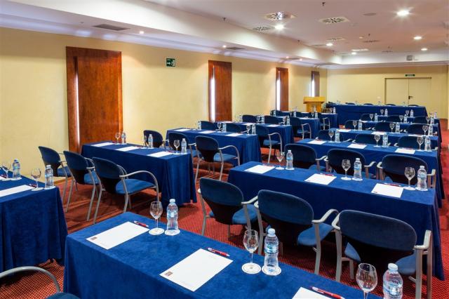 FANABE-COSTA-Sur-Meeting-Rooms-3.jpg