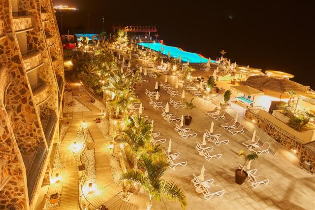 53 . Gloria Palace Amadores - NIgth View.jpg