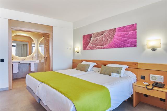 5. Gloria Palace Amadores - Double Room.jpg