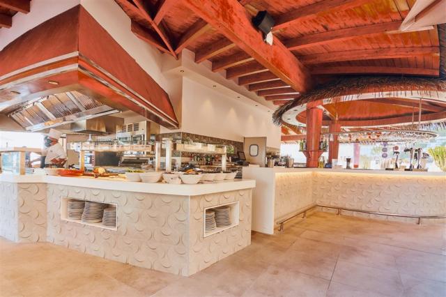 34 . Gloria Palace Amadores Thalasso & Hotel - Snack Bar Buffet