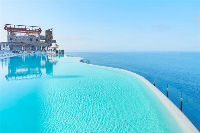 4. Gloria Palace Amadores - Infinity pool - Amadores.jpg