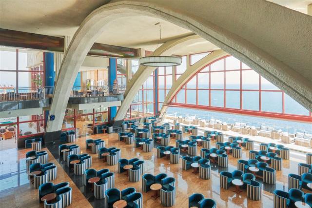 41. Gloria Palace Amadores Thalasso & Hotel - Salón Bar.jpg