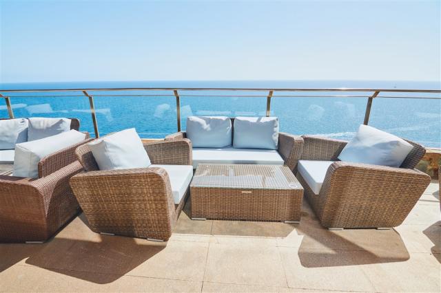 42 . Gloria Palace Amadores Thalasso & Hotel - Salón Bar terraz