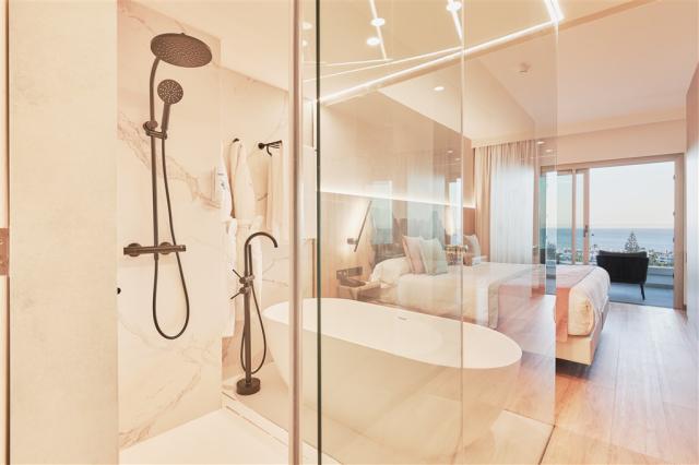 7. Gloria Palace San Agustín - Junior Suite - Ducha + Bañera.jp