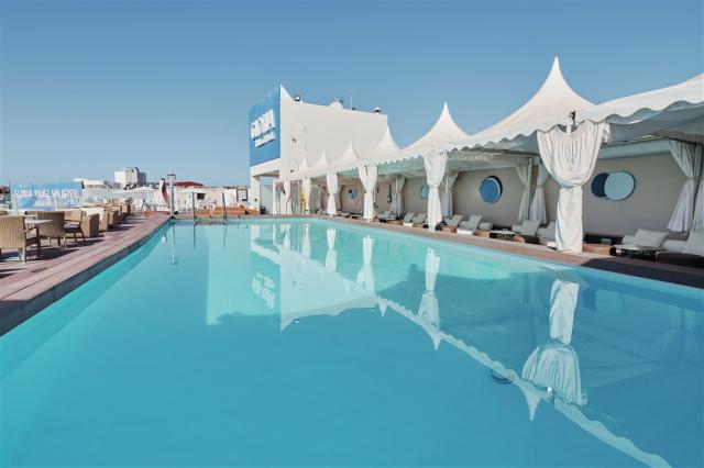 23. Gloria Palace San Agustin - Piscina Chill Out.jpg