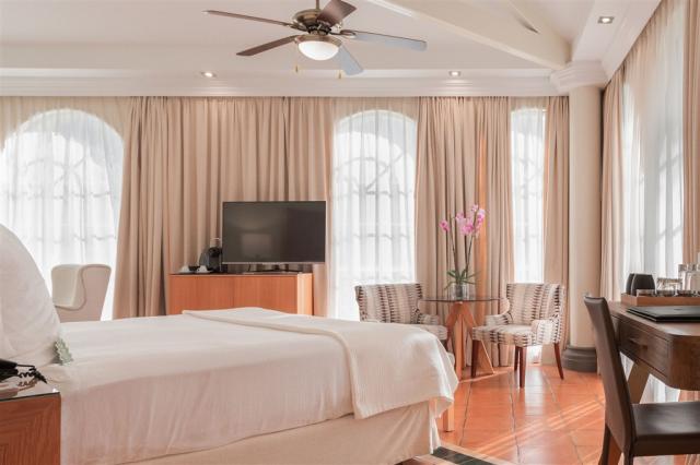 Bahia-del-Duque-Junior-Suite-1.jpg