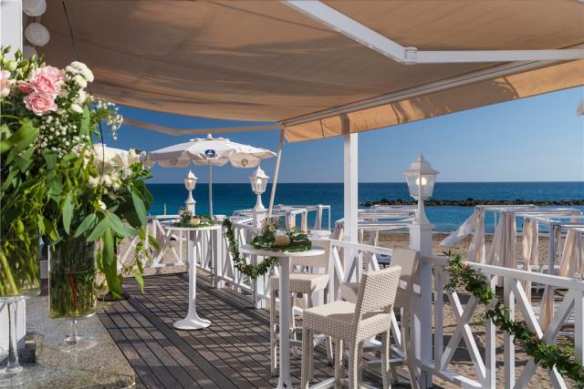 wedding-cocktail-bahia-del-duque-beach.jpg
