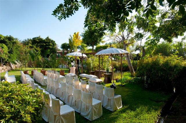 ceremony-set-up-lake-garden.jpg