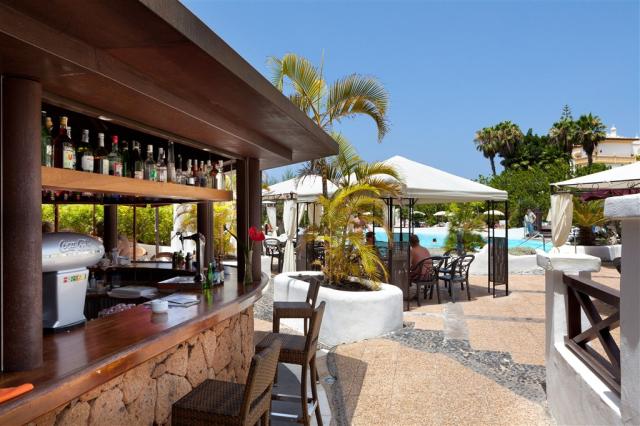 poolbar02.jpg