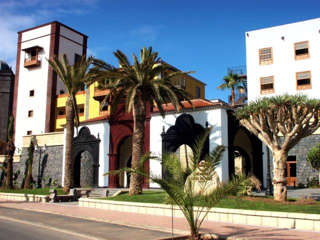 entrance01.jpg